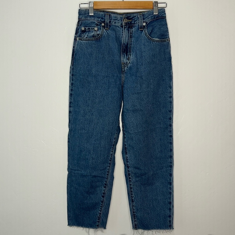 Levi premium high rise loose taper jeans size 25